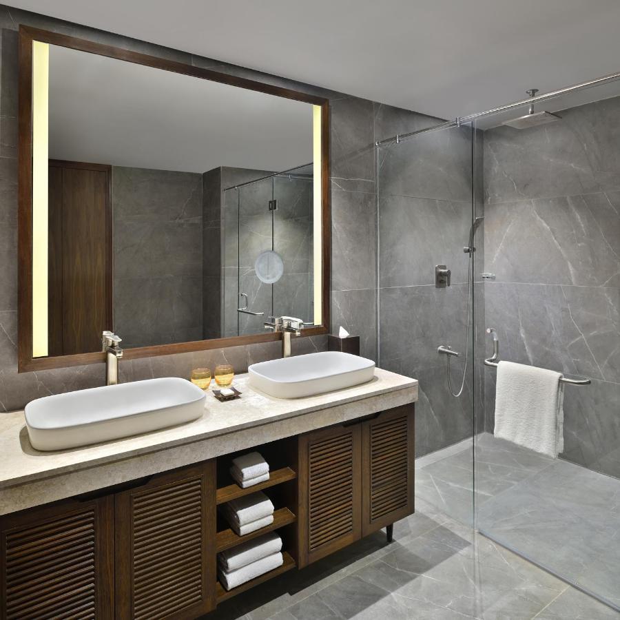 Sheraton Grand Chennai & 5*