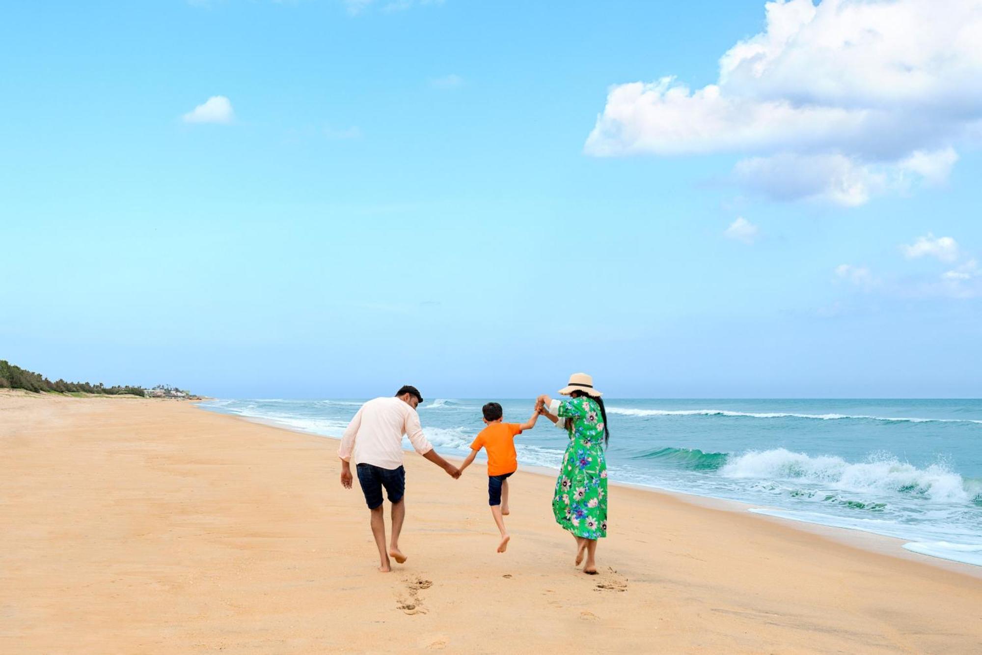 Sheraton Grand Chennai & सहारा Mahabalipuram