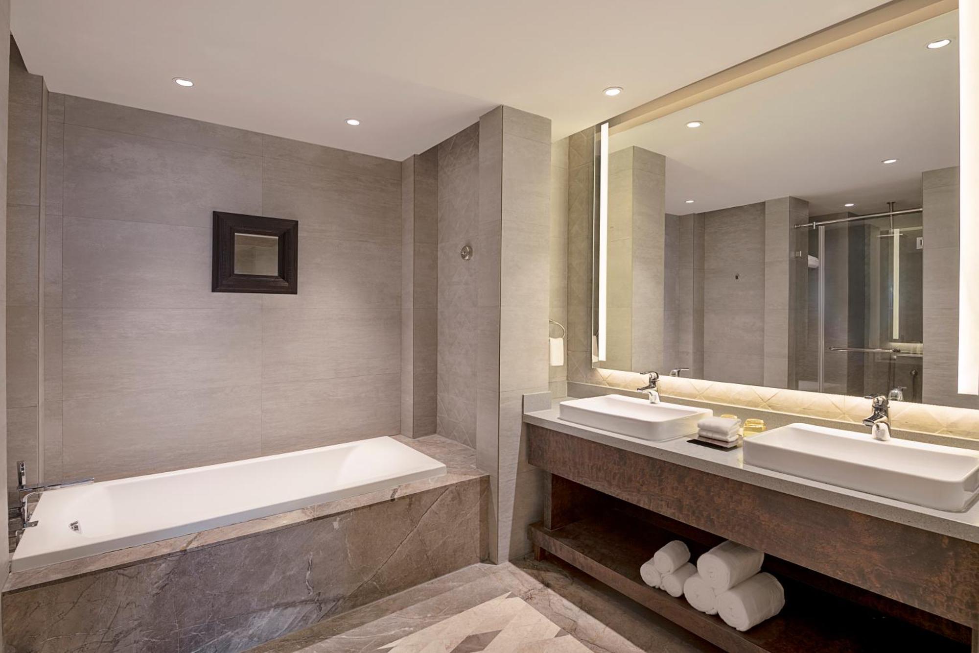 Sheraton Grand Chennai & 5* Mahabalipuram